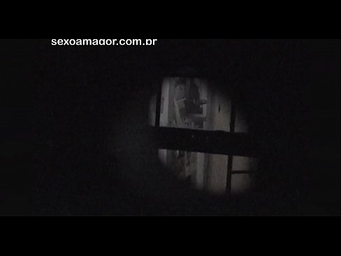 ❤️ Blondie estas sekrete filmita fare de najbara voyeur kaŝita malantaŭ kavaj brikoj ❤️❌ Bonega porno ĉe ni ❌