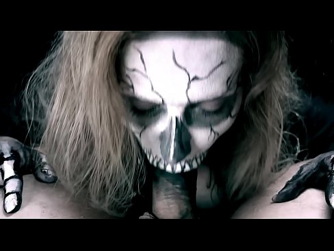 ❤️ Demona knabino suĉanta kokon per sia nigra buŝo kaj glutante kumon. ❤️❌ Bonega porno ĉe ni ❌