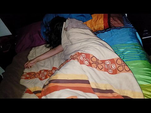 ❤️ Vicfilo kritikante sian junan duonpatrinon dum ŝi dormas. ❤️❌ Bonega porno ĉe ni ❌